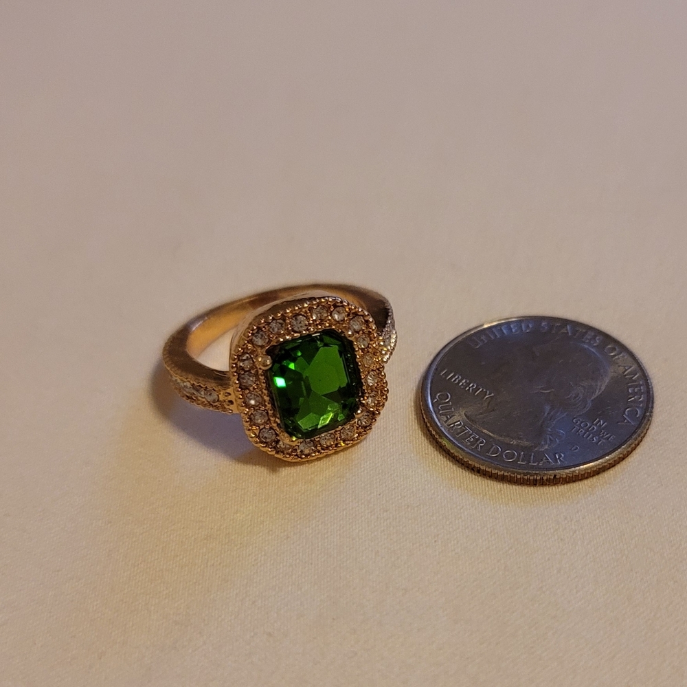 Emerald Cocktail Ring 💍